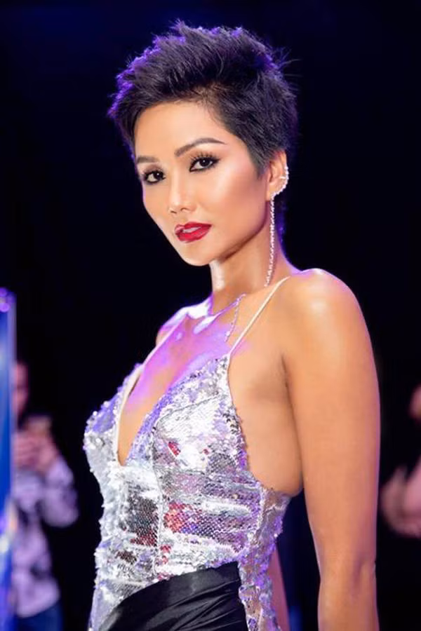 越南佳丽入围“超越时间之美”称号五强 ảnh 2