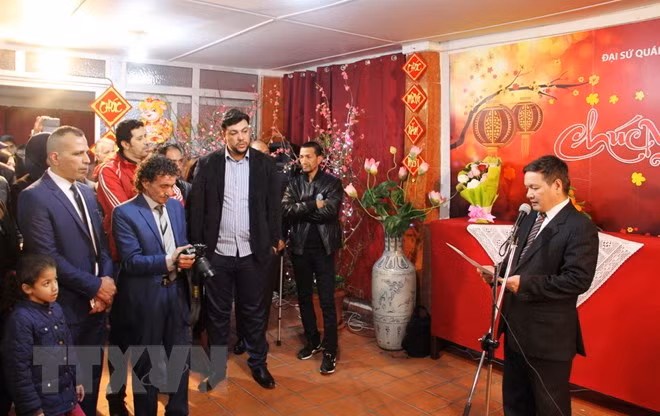 越南驻阿尔及利亚大使馆举行2019己亥春节见面会 ảnh 1 越南驻阿尔及利亚大使馆举行2019己亥春节见面会 ảnh 1