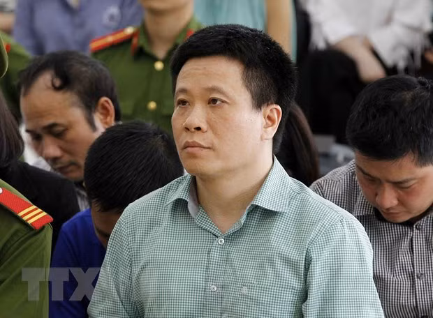 何文深因犯“违反信贷组织活动中的贷款规定”罪名被第二次起诉 ảnh 1