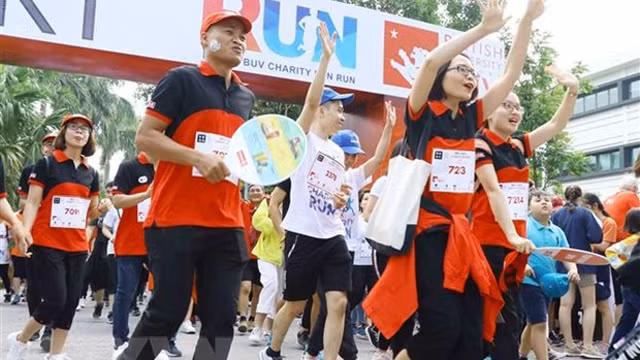 慈善乐跑活动吸引8000人参加 ảnh 1 慈善乐跑活动吸引8000人参加 ảnh 1