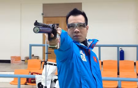 越南射手黄春荣在50米手枪慢射项目中居世界第3位 ảnh 1