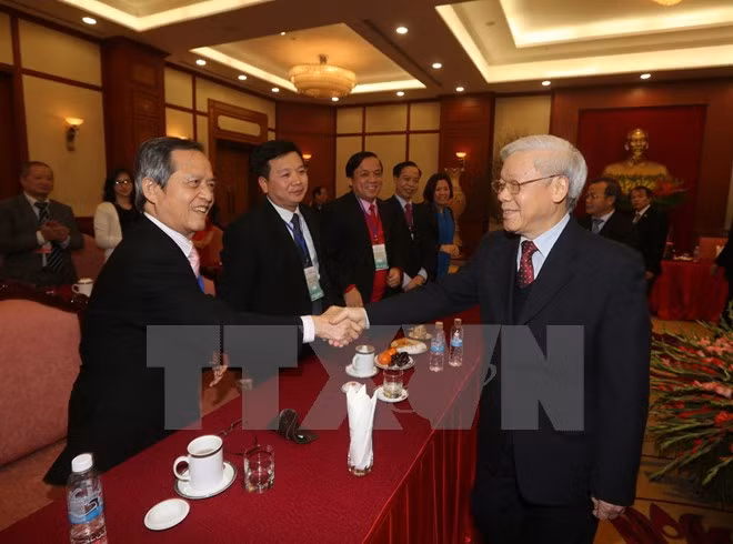 越共中央总书记阮富仲会见海外越南人代表团 ảnh 1 越共中央总书记阮富仲会见海外越南人代表团 ảnh 1