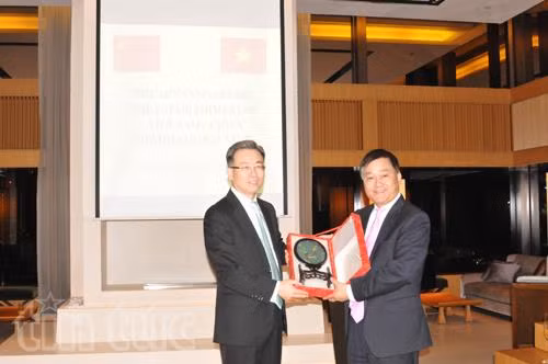 庆祝越中两国建交66周年招待会在中国香港特别行政区举行 ảnh 1