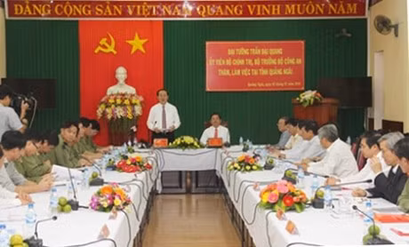 越南公安部长陈大光大将视察广义省 ảnh 1 越南公安部长陈大光大将视察广义省 ảnh 1