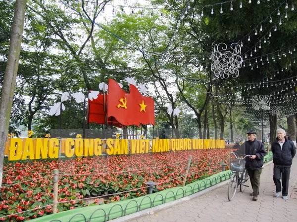 喜迎越共十二大：河内市优化美化城市 面貌 提升城市地位 ảnh 1