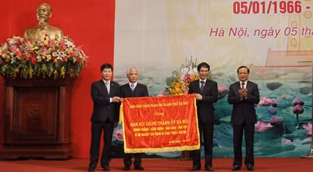 越共中央内政部门传统日50周年纪念典礼在河内举行 ảnh 1 越共中央内政部门传统日50周年纪念典礼在河内举行 ảnh 1