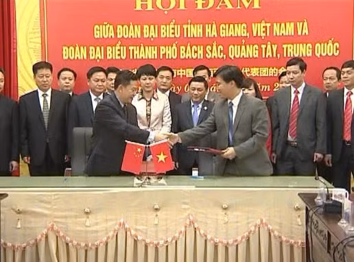 中国广西民族自治区百色市代表团访问越南河江省 ảnh 1 中国广西民族自治区百色市代表团访问越南河江省 ảnh 1