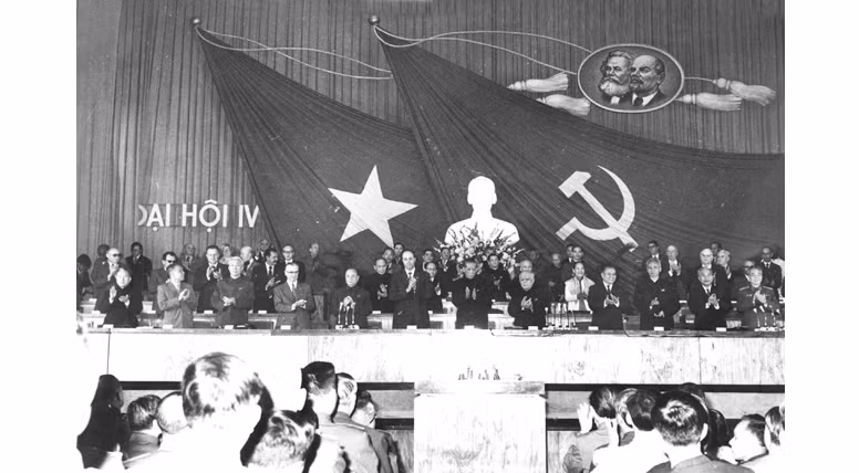 党的光辉历程：党的第四次大会——完成解放南方、统一祖国大业，推动全国走向社会主义 ảnh 1