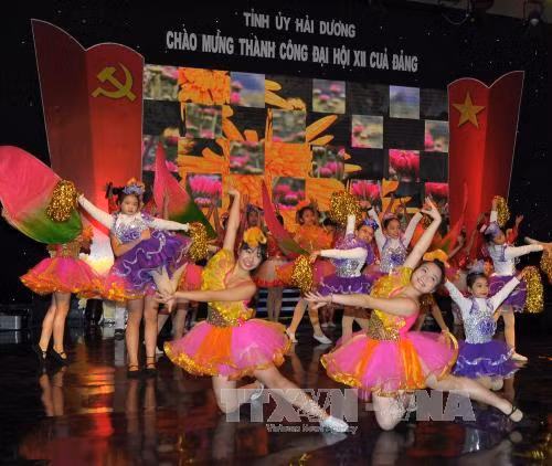 各地纷纷举行活动庆祝越共十二大胜利召开 ảnh 1