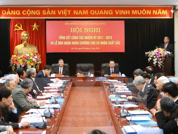 继续革新和完善中央理论委员会的运作模式 ảnh 1 继续革新和完善中央理论委员会的运作模式 ảnh 1