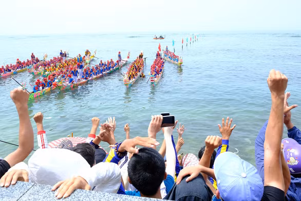 李山海上“百年”佳节 ảnh 1 李山海上“百年”佳节 ảnh 1