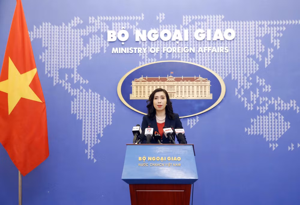 外交部例行记者会：越南坚持独立、自主和多边化的对外路线 ảnh 1