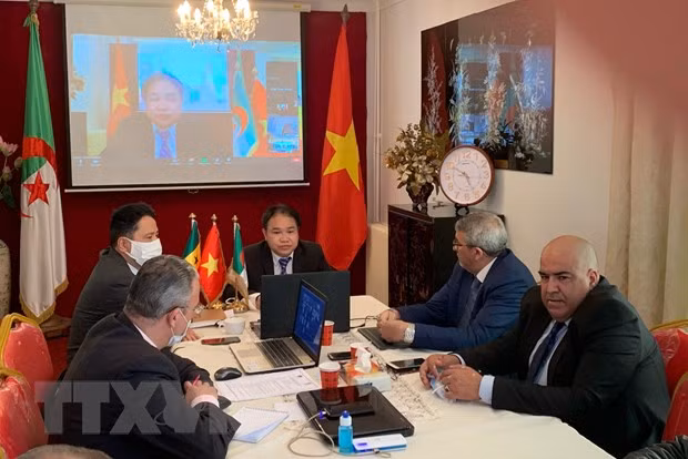 200余家企业出席2021年越南-阿尔及利亚-塞内加尔贸易投资合作促进会 ảnh 1 200余家企业出席2021年越南-阿尔及利亚-塞内加尔贸易投资合作促进会 ảnh 1