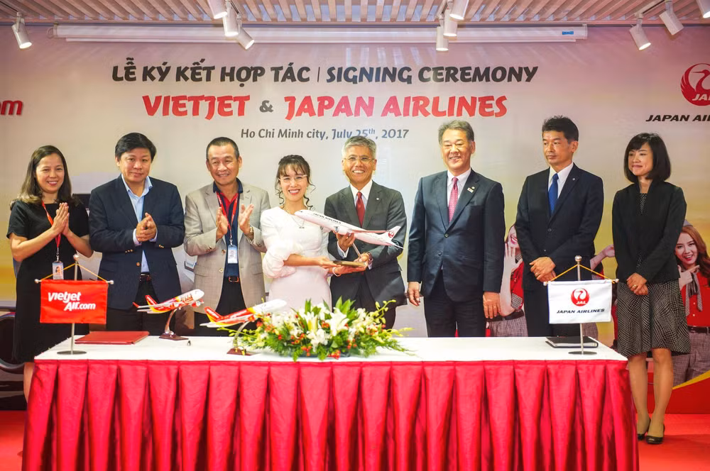 越捷航空与日本航空公司签署全面合作协议 ảnh 2