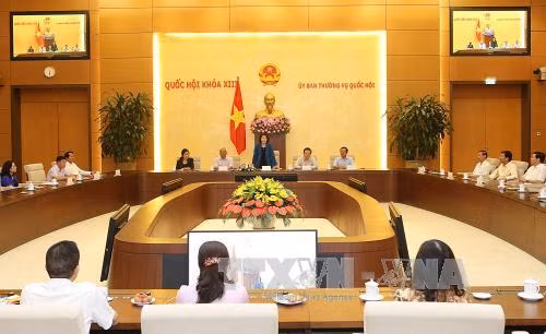 越南国会主席阮氏金银会见广宁省国会代表团 ảnh 1 越南国会主席阮氏金银会见广宁省国会代表团 ảnh 1