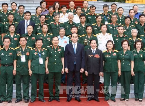 越南国家主席陈大光接见老战士代表 ảnh 1 越南国家主席陈大光接见老战士代表 ảnh 1