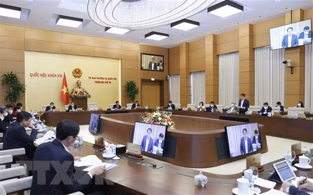 越南国会常委会第十次会议:与会代表对是否取消县级监察员问题仍存在异议 ảnh 1 越南国会常委会第十次会议:与会代表对是否取消县级监察员问题仍存在异议 ảnh 1