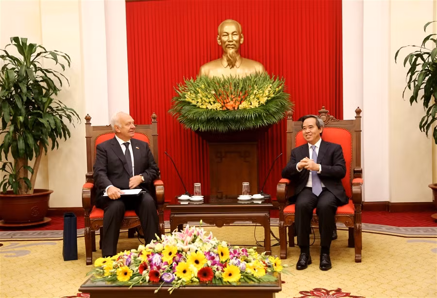 阮文平会见俄罗斯和澳大利亚驻越大使 ảnh 1
