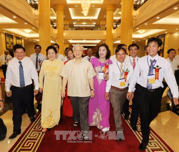 越共中央总书记阮富仲会见优秀农民代表 ảnh 1 越共中央总书记阮富仲会见优秀农民代表 ảnh 1