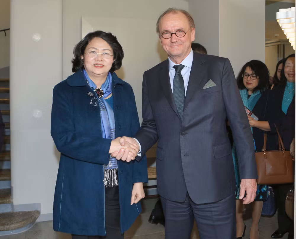 国家副主席邓氏玉盛访问芬兰的相关活动报道 ảnh 2