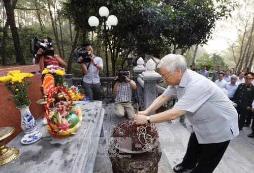 阮富仲总书记与第四军区司令部举行工作会谈 ảnh 3 阮富仲总书记与第四军区司令部举行工作会谈 ảnh 3