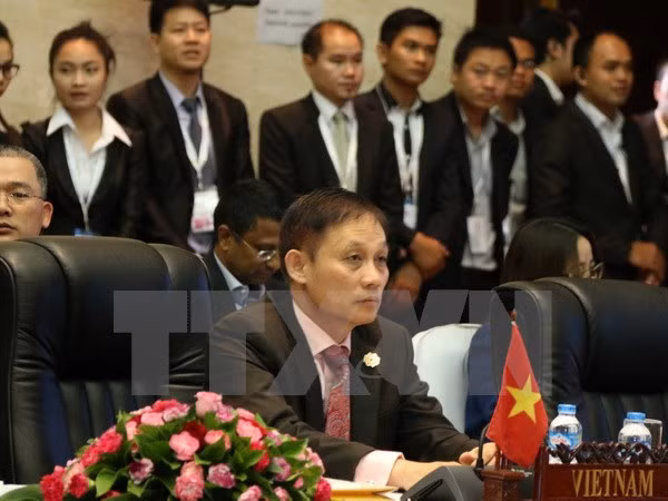 越南外交部副部长黎淮忠：越南积极开展东盟各项行动计划 ảnh 1