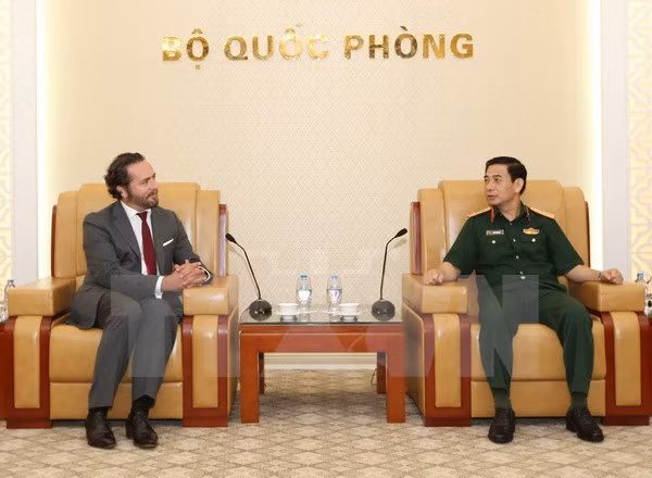 越南人民军总参谋长会见法国CNIM集团董事长 ảnh 1 越南人民军总参谋长会见法国CNIM集团董事长 ảnh 1