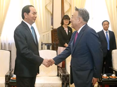 越南国家主席陈大光会见日本双日株式会社董事长佐藤洋二 ảnh 1