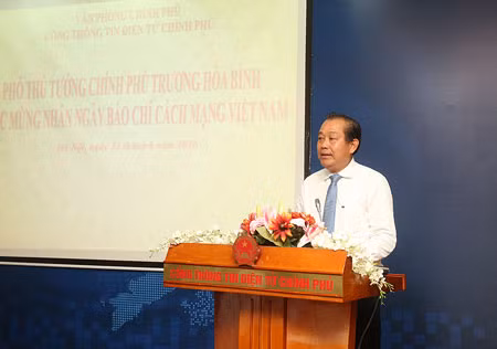 越南政府副总理张和平向各新闻媒体机构致以节日祝福 ảnh 1 越南政府副总理张和平向各新闻媒体机构致以节日祝福 ảnh 1