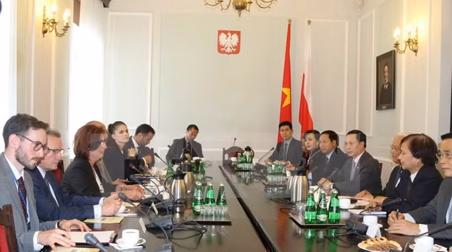 越南国会副主席汪周刘访问波兰 ảnh 1