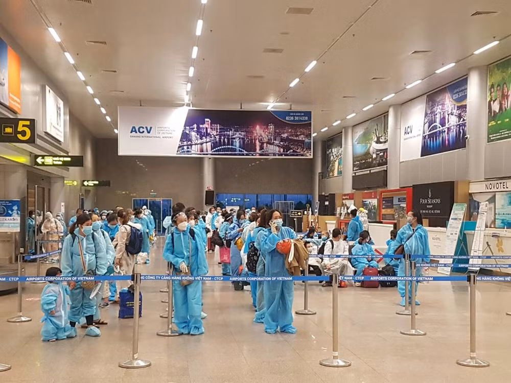 越南多地采取措施协助本省人民从疫区返乡 ảnh 1