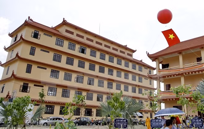 胡志明市平政县黎明春乡的佛教学院正式落成 ảnh 1