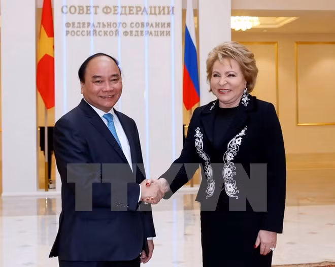 越南政府总理阮春福会见俄罗斯联邦委员会主席马特维延科 ảnh 1 越南政府总理阮春福会见俄罗斯联邦委员会主席马特维延科 ảnh 1