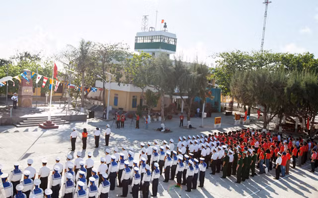 越侨与长沙群岛:海外越南人将竭尽全力支持长沙群岛军民 ảnh 1