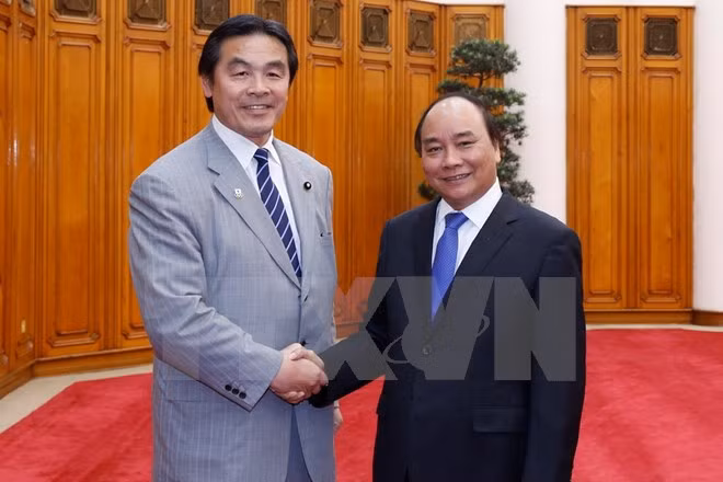 越南政府总理阮春福会见日本文部科学大臣驰浩 ảnh 1