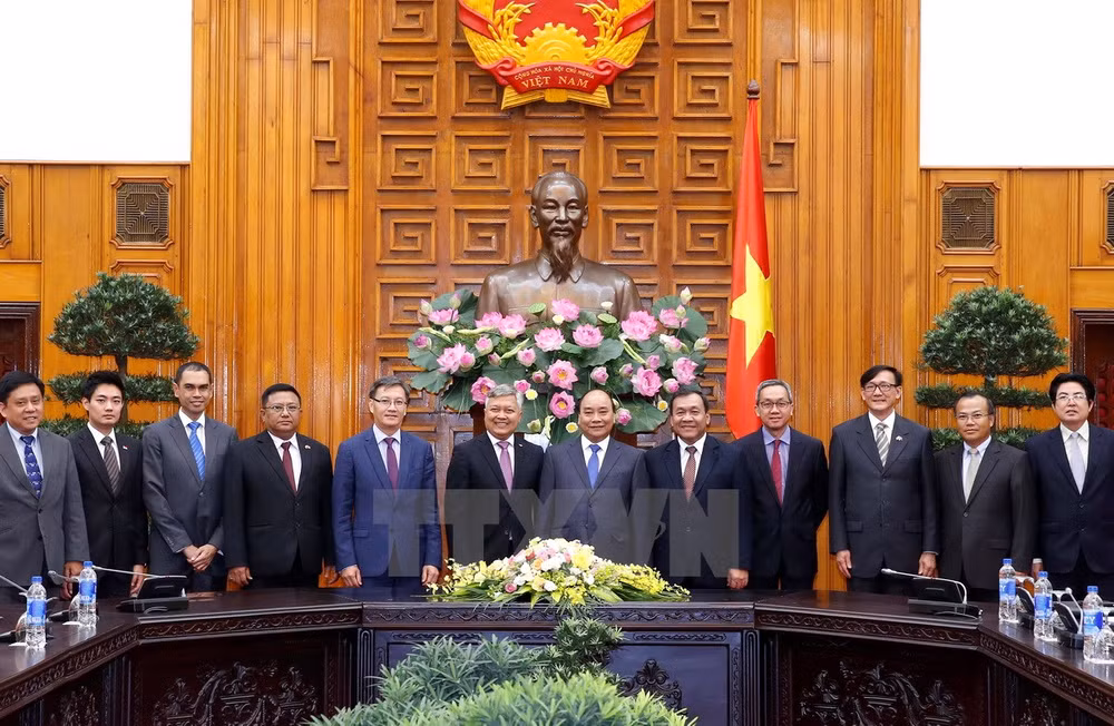 越南政府总理阮春福会见东盟各国驻越大使 ảnh 1