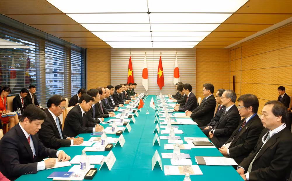 越南政府总理阮春福与日本首相安倍晋三举行会谈 ảnh 2 越南政府总理阮春福与日本首相安倍晋三举行会谈 ảnh 2