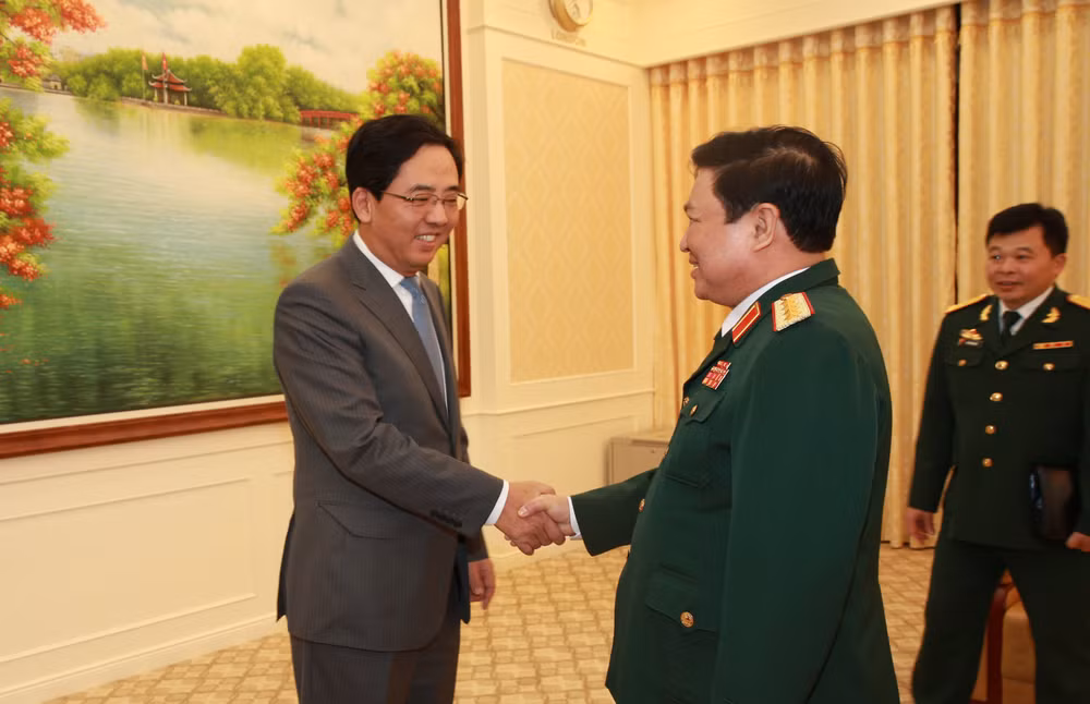越南国防部部长吴春历大将会见中国等国驻越大使 ảnh 1 越南国防部部长吴春历大将会见中国等国驻越大使 ảnh 1