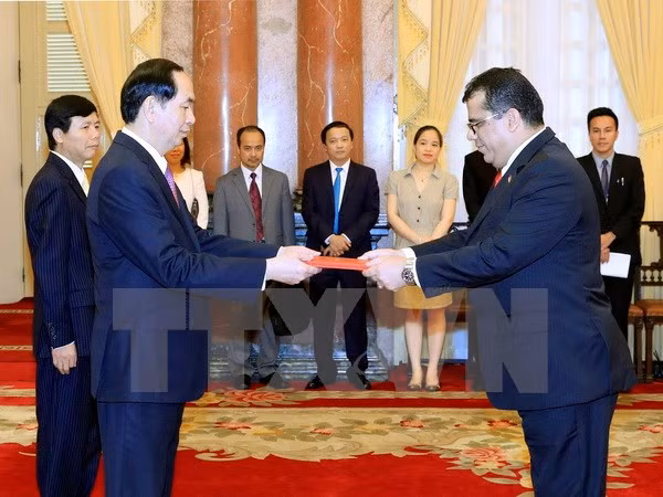 陈大光主席接受西班牙和也门新任驻越大使递交国书 ảnh 2 陈大光主席接受西班牙和也门新任驻越大使递交国书 ảnh 2
