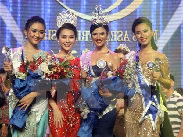 泰国佳丽加冕东盟友谊小姐 ảnh 1