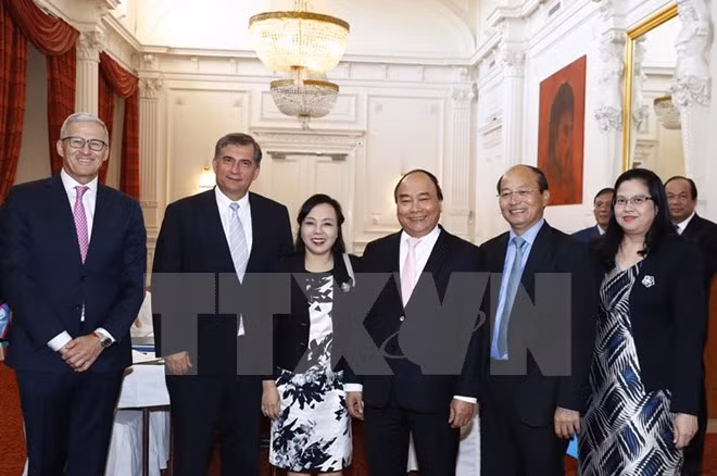 阮春福总理会见荷兰部分协会和知名企业高层 ảnh 1