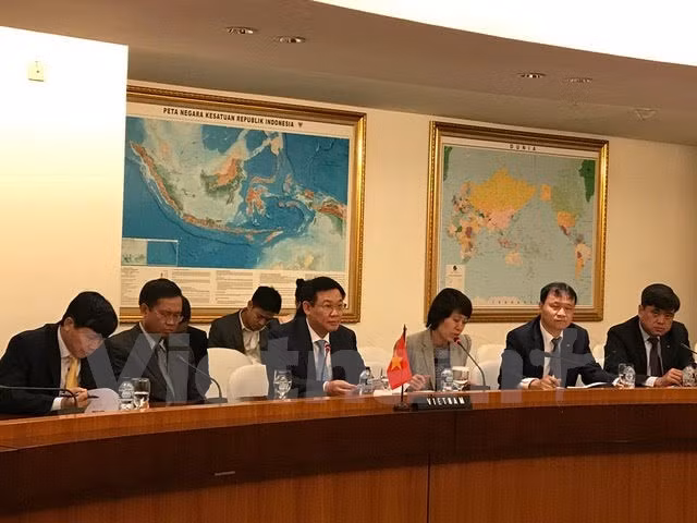 政府副总理王廷惠对印尼进行工作访问 ảnh 2 政府副总理王廷惠对印尼进行工作访问 ảnh 2