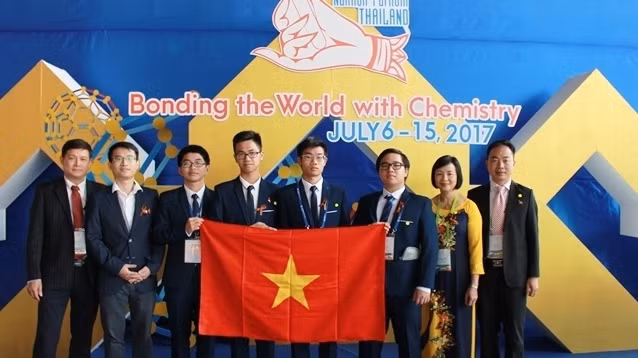 越南学生在2017年国际化学奥林匹克竞赛中获得有史以来最佳成绩 ảnh 1