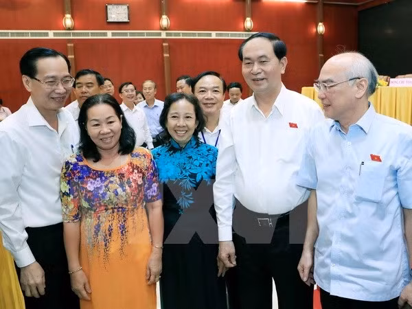 越南国家主席陈大光与胡志明市选民接触 ảnh 1