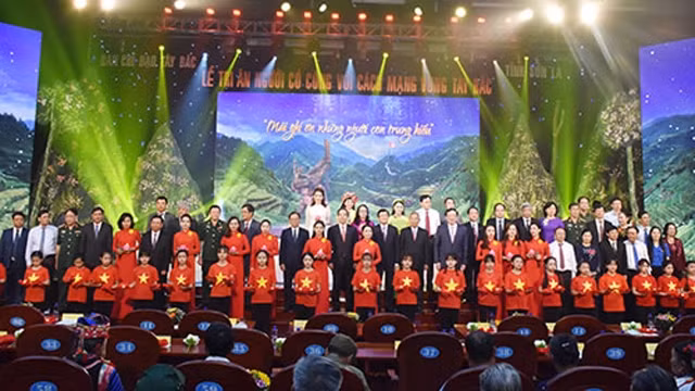 西北地区事务指导委员会举办革命有功者知恩图报活动 ảnh 1