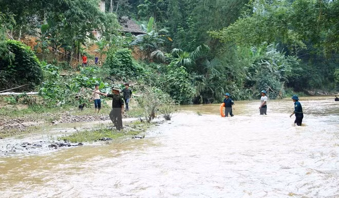 越南北部地区各省洪水灾害致12人死亡 经济损失达200多亿越盾 ảnh 1 越南北部地区各省洪水灾害致12人死亡 经济损失达200多亿越盾 ảnh 1