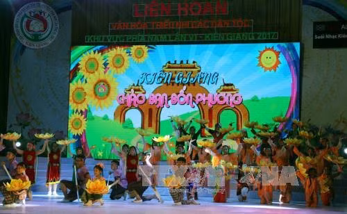 越南南方各民族少年儿童的大节日——少儿文化节 ảnh 1
