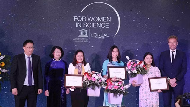 3名优秀女性年经科学家荣获奖项 ảnh 1