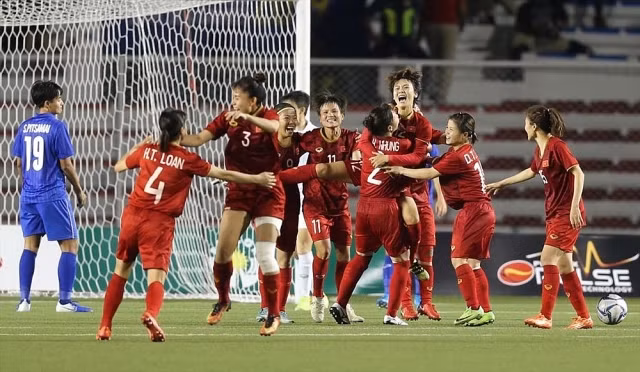 国家副主席邓氏玉盛向越南体育代表团和国家女子足球队致贺信 ảnh 1