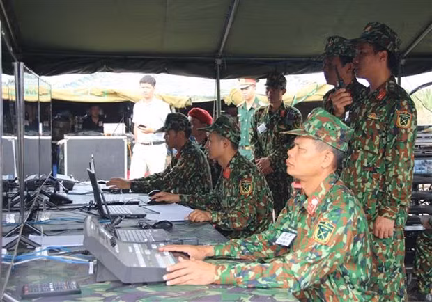 越柬两国国防部联合开展陆地边界地区搜救演习 ảnh 2